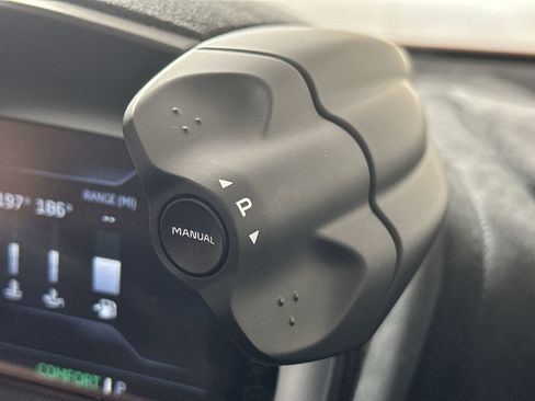 Used 2024 McLaren 750S image 24