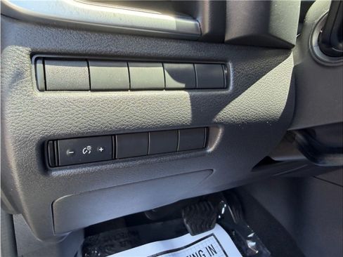 Used 2021 Nissan Rogue S FWD image 31