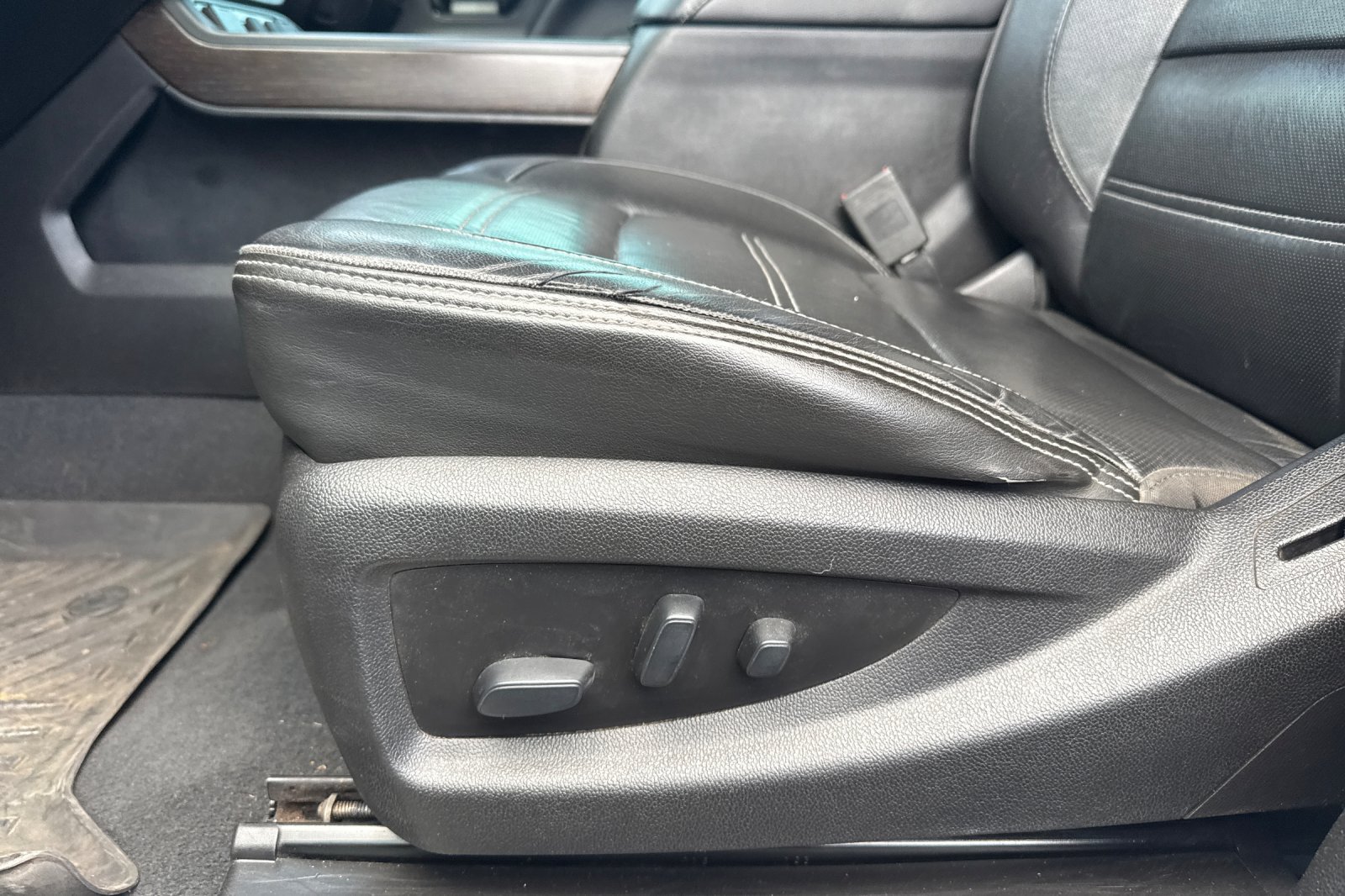 Used 2019 GMC Sierra 3500 Denali w/ Duramax Plus Package AWD/4WD image 12