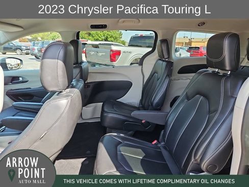 Used 2023 Chrysler Pacifica Touring-L FWD image 18