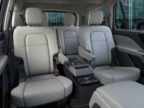New 2026 Lincoln Aviator Reserve w/ Luxury Package AWD/4WD image 11