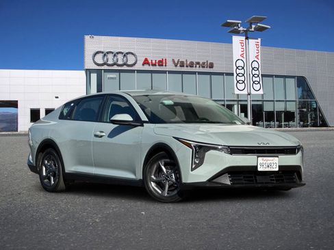 Used 2025 Kia K4 LXS image 1