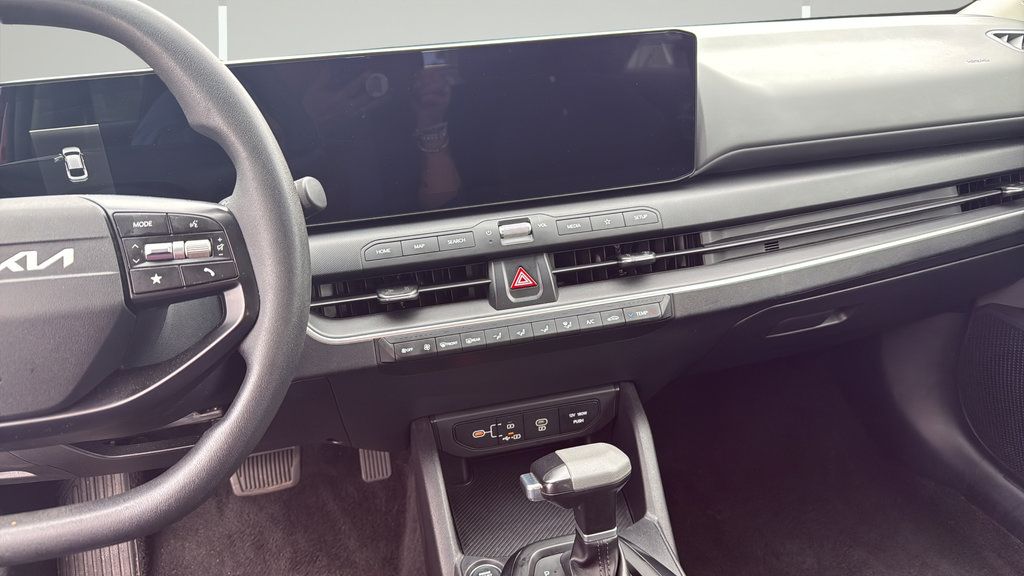 Used 2025 Kia K4 FWD image 14
