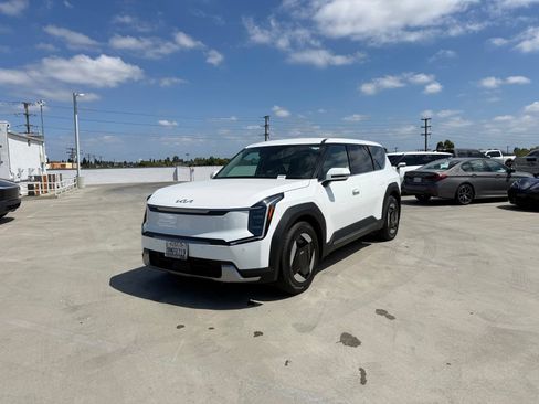 Used 2024 Kia EV9 Light Long Range RWD image 1