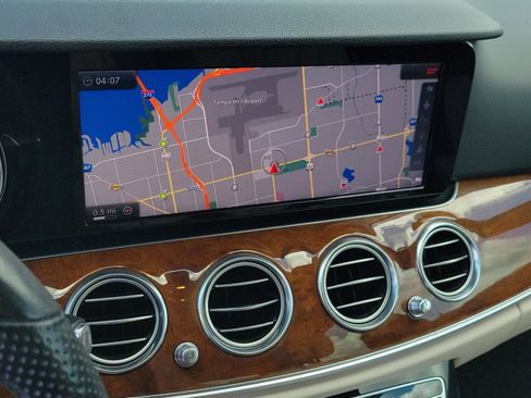 Used 2017 Mercedes-Benz E 300 4MATIC image 26