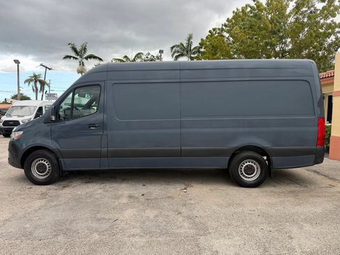 Used 2019 Mercedes-Benz Sprinter 170 image 2