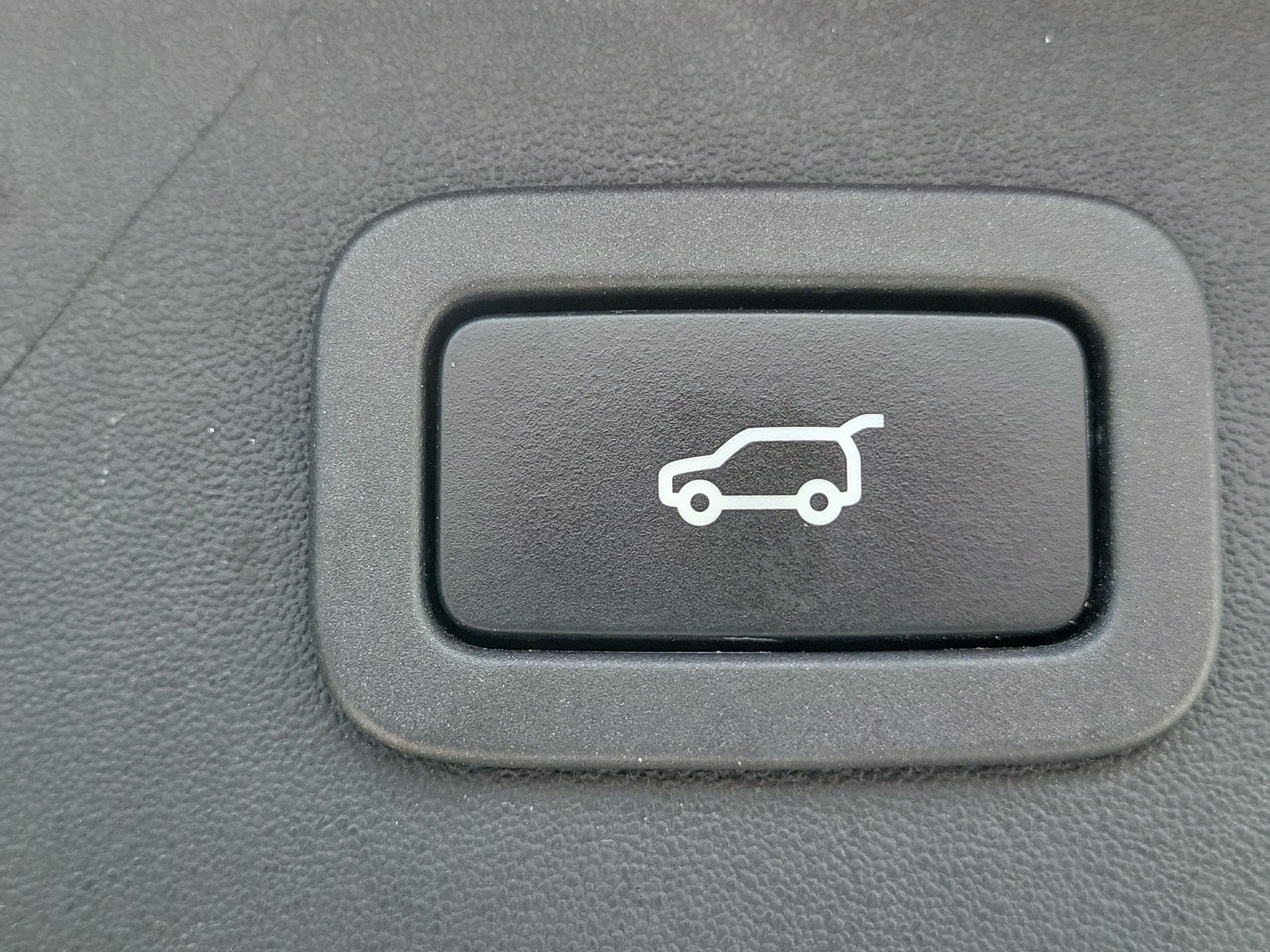 Used 2019 Land Rover Discovery Sport SE AWD/4WD image 17