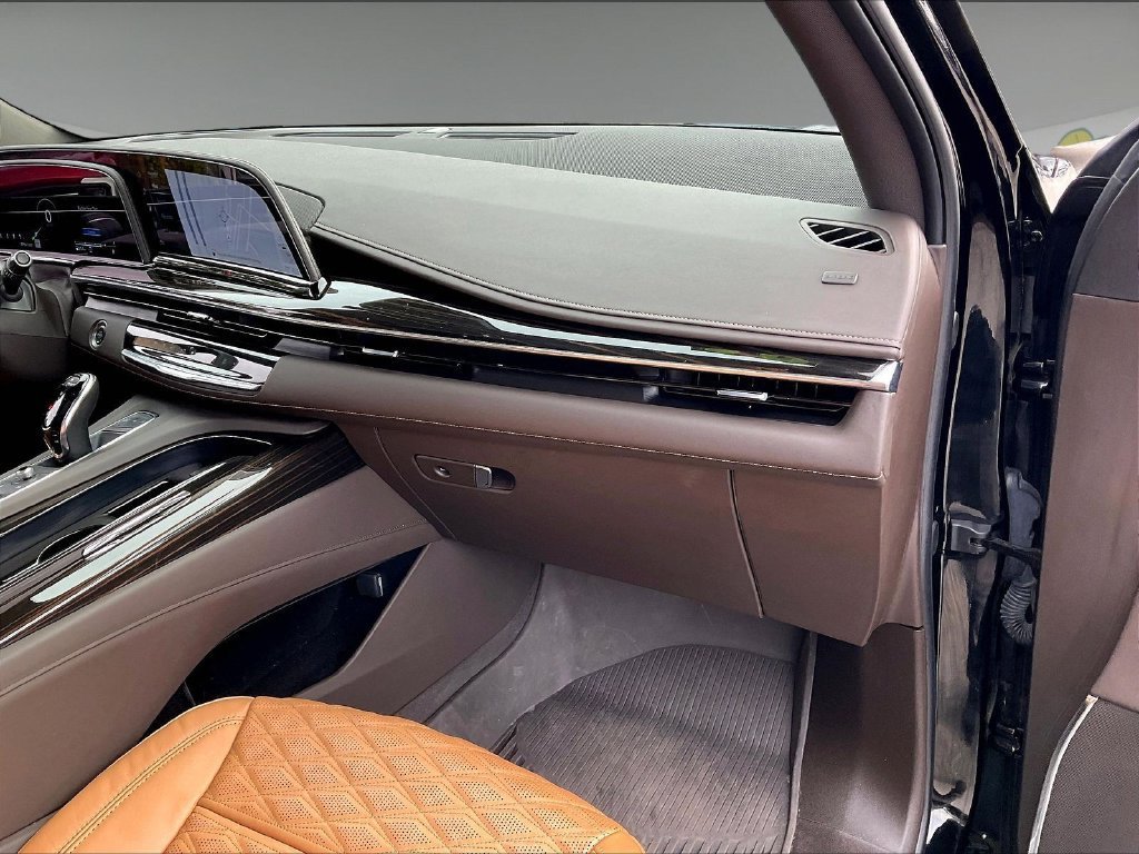 Used 2024 Cadillac Escalade Sport w/ LPO, ONYX Package AWD/4WD image 12