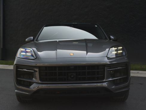 Certified 2024 Porsche Cayenne S AWD/4WD image 10