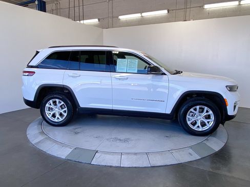 Used 2023 Jeep Grand Cherokee Limited RWD image 6