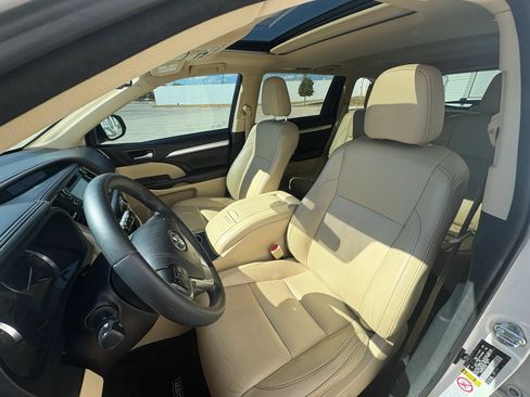 Used 2016 Toyota Highlander XLE FWD image 27