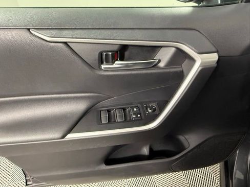 Used 2019 Toyota RAV4 XLE Premium image 14