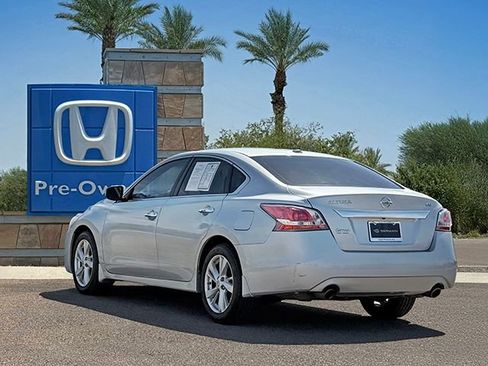 Used 2015 Nissan Altima 2.5 SV w/ Convenience Package FWD image 4