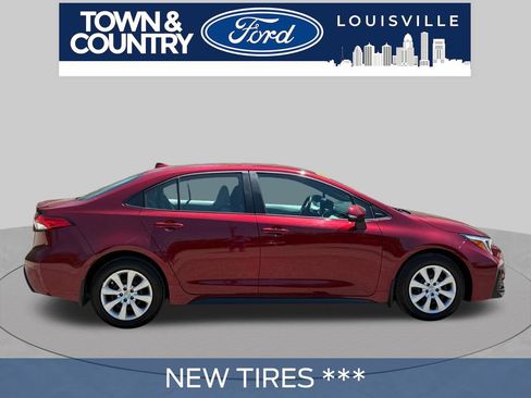 Used 2024 Toyota Corolla SE FWD image 2