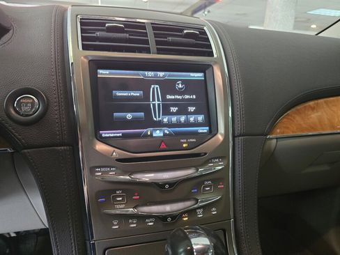 Used 2012 Lincoln MKX AWD image 23