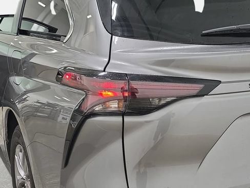 Certified 2026 Toyota Sienna XLE FWD image 31