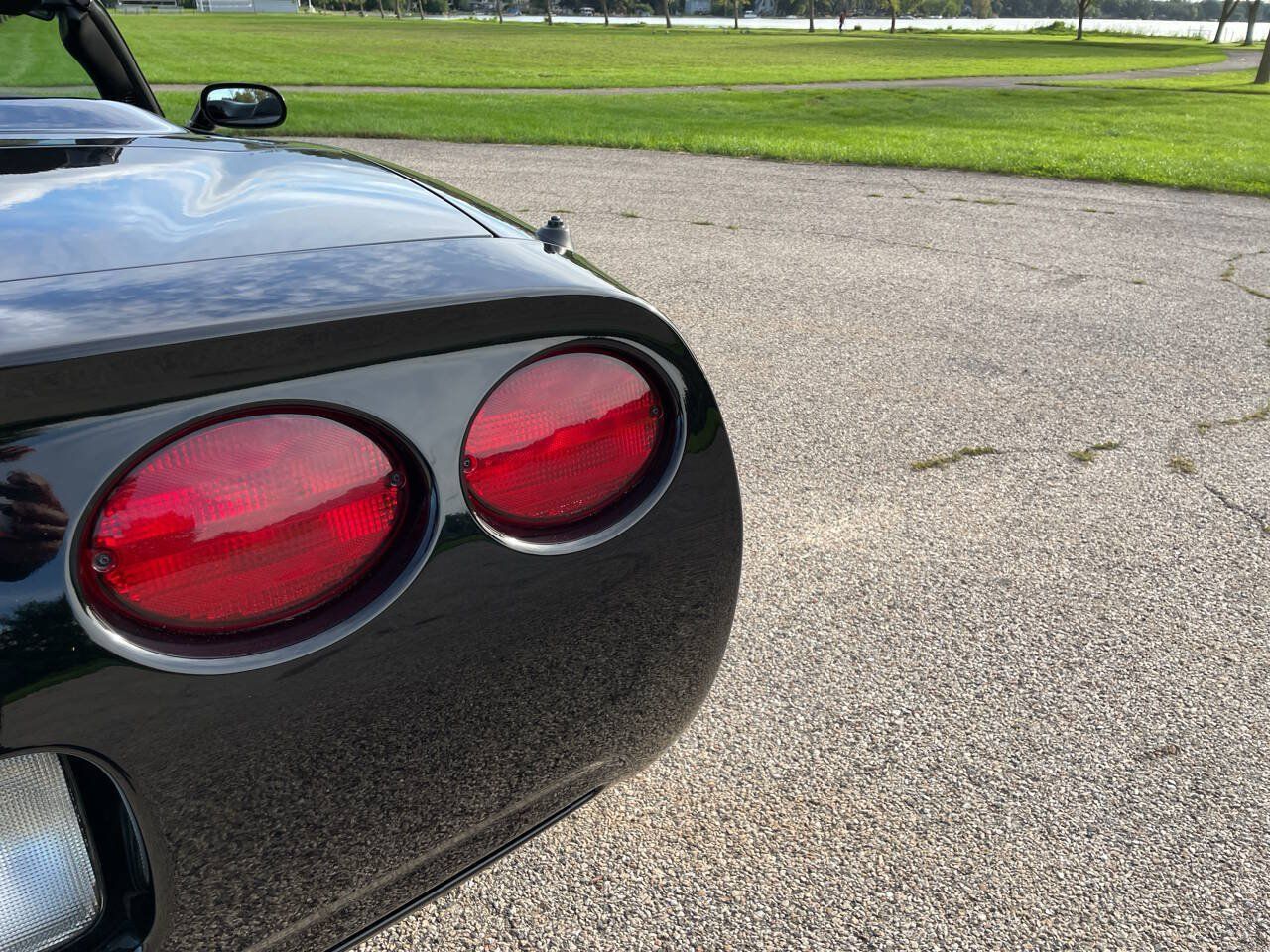Used 2003 Chevrolet Corvette Convertible w/ Preferred Equipment Group1 RWD image 36
