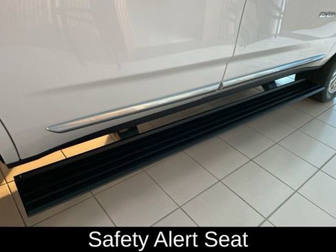 Used 2024 GMC Yukon Denali image 25