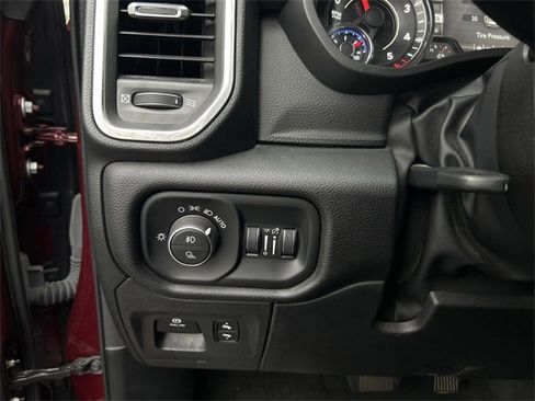 Used 2023 RAM 1500 Laramie image 31
