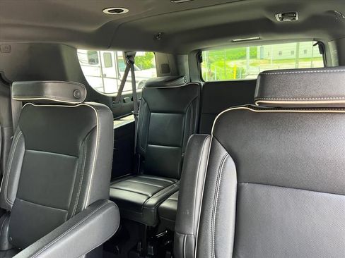 Used 2025 Chevrolet Suburban Premier AWD/4WD image 13