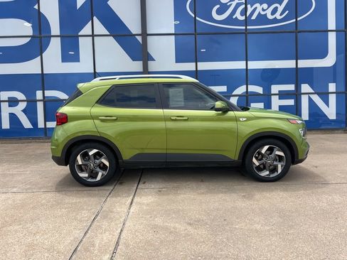 Used 2024 Hyundai Venue SEL image 9