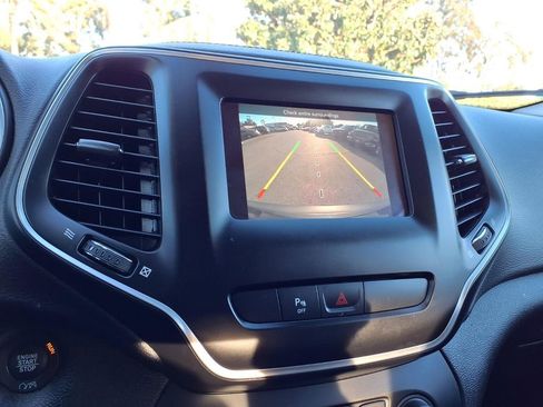 Used 2019 Jeep Cherokee Latitude Plus image 19