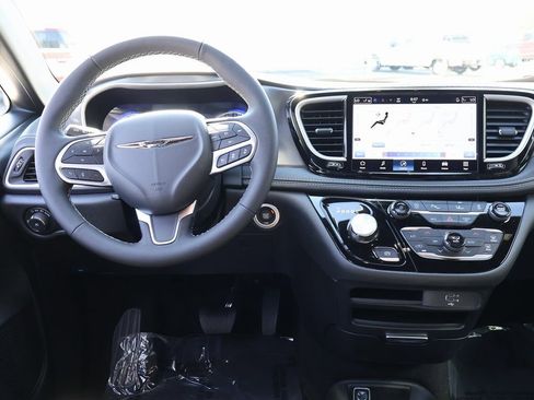 New 2026 Chrysler Pacifica Select image 18