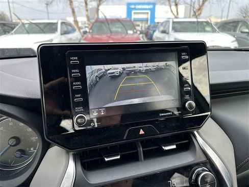 Used 2022 Toyota Venza XLE image 17