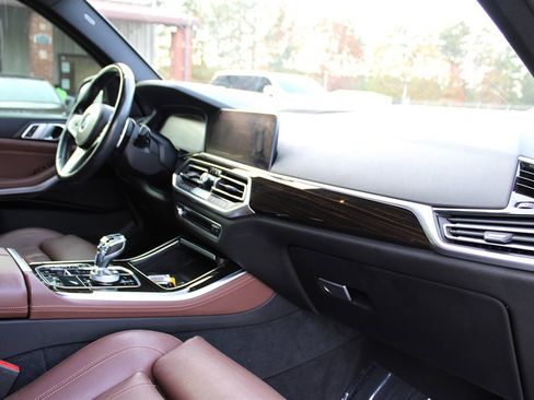 Used 2019 BMW X5 xDrive40i w/ M Sport Package image 22