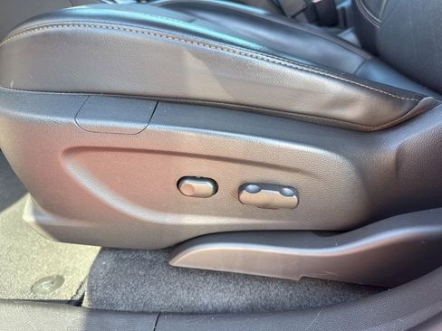 Used 2020 Chevrolet Trax LT w/ LT Convenience Package image 10