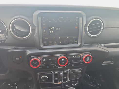 Used 2022 Jeep Wrangler Unlimited Sahara w/ Cold Weather Group AWD/4WD image 19