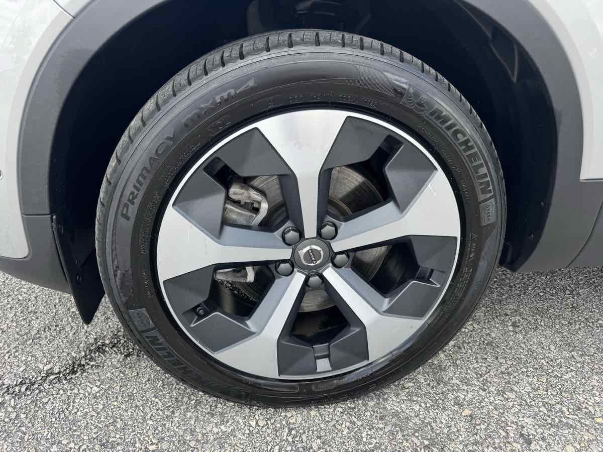 Used 2025 Volvo XC40 B5 Plus AWD/4WD image 31