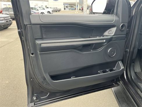 Used 2024 Ford Expedition XLT image 19
