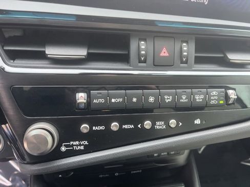Used 2022 Lexus ES 300h F Sport image 27