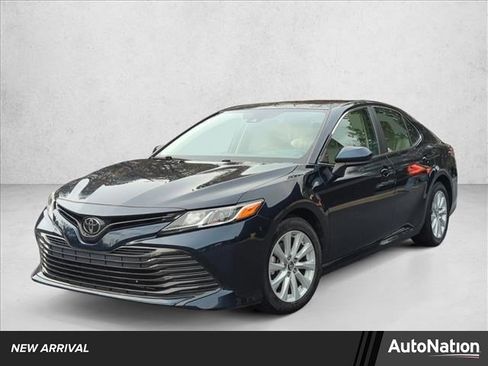 Used 2020 Toyota Camry LE image 1