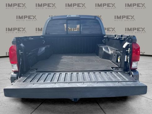 Used 2016 Toyota Tacoma SR5 RWD image 17