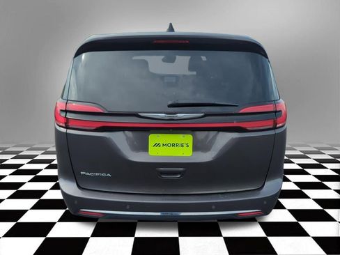 Used 2023 Chrysler Pacifica Touring-L FWD image 6
