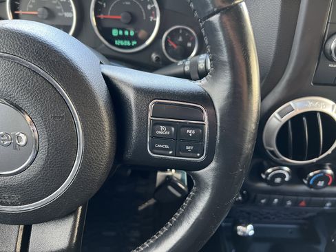 Used 2016 Jeep Wrangler Rubicon w/ Power Convenience Group AWD/4WD image 23