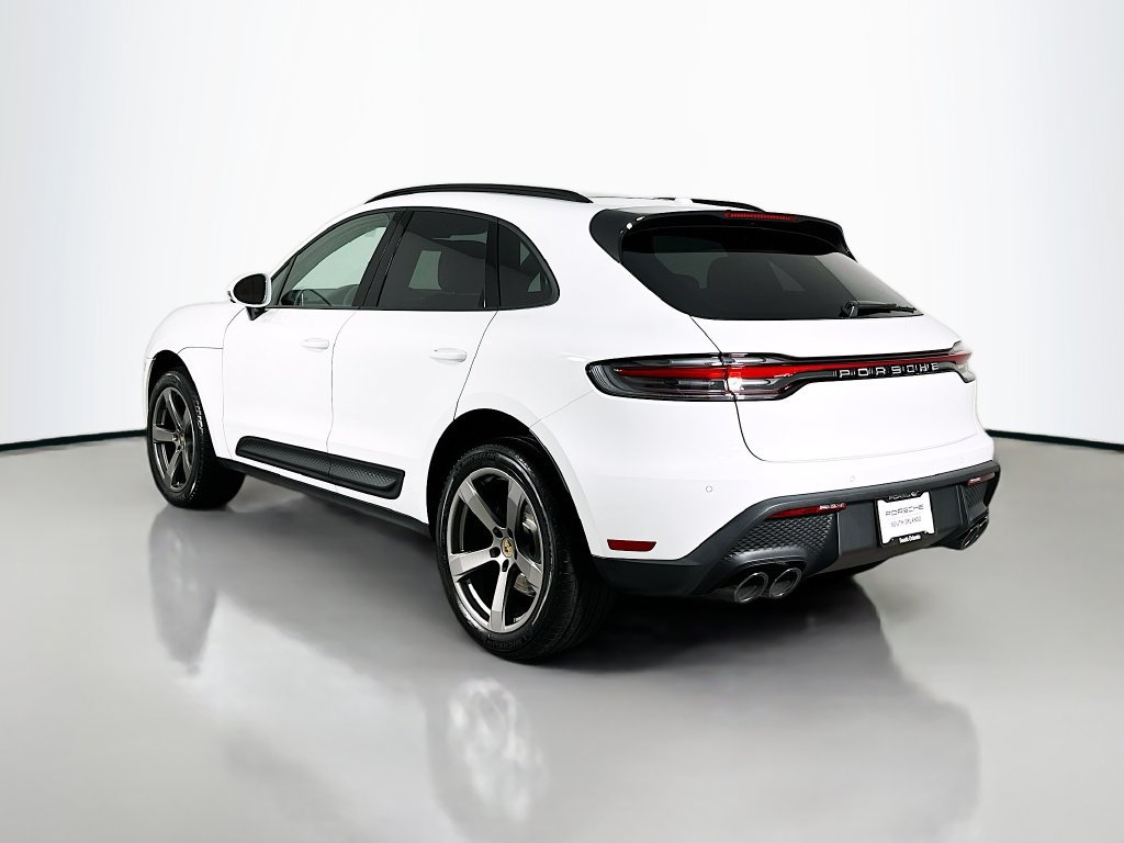 Certified 2025 Porsche Macan AWD/4WD image 3