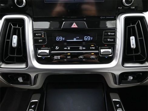 Used 2021 Kia Sorento EX image 9