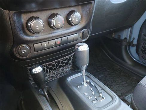Used 2015 Jeep Wrangler Sport AWD/4WD image 17