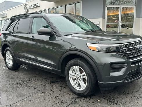 Used 2023 Ford Explorer XLT AWD/4WD image 3
