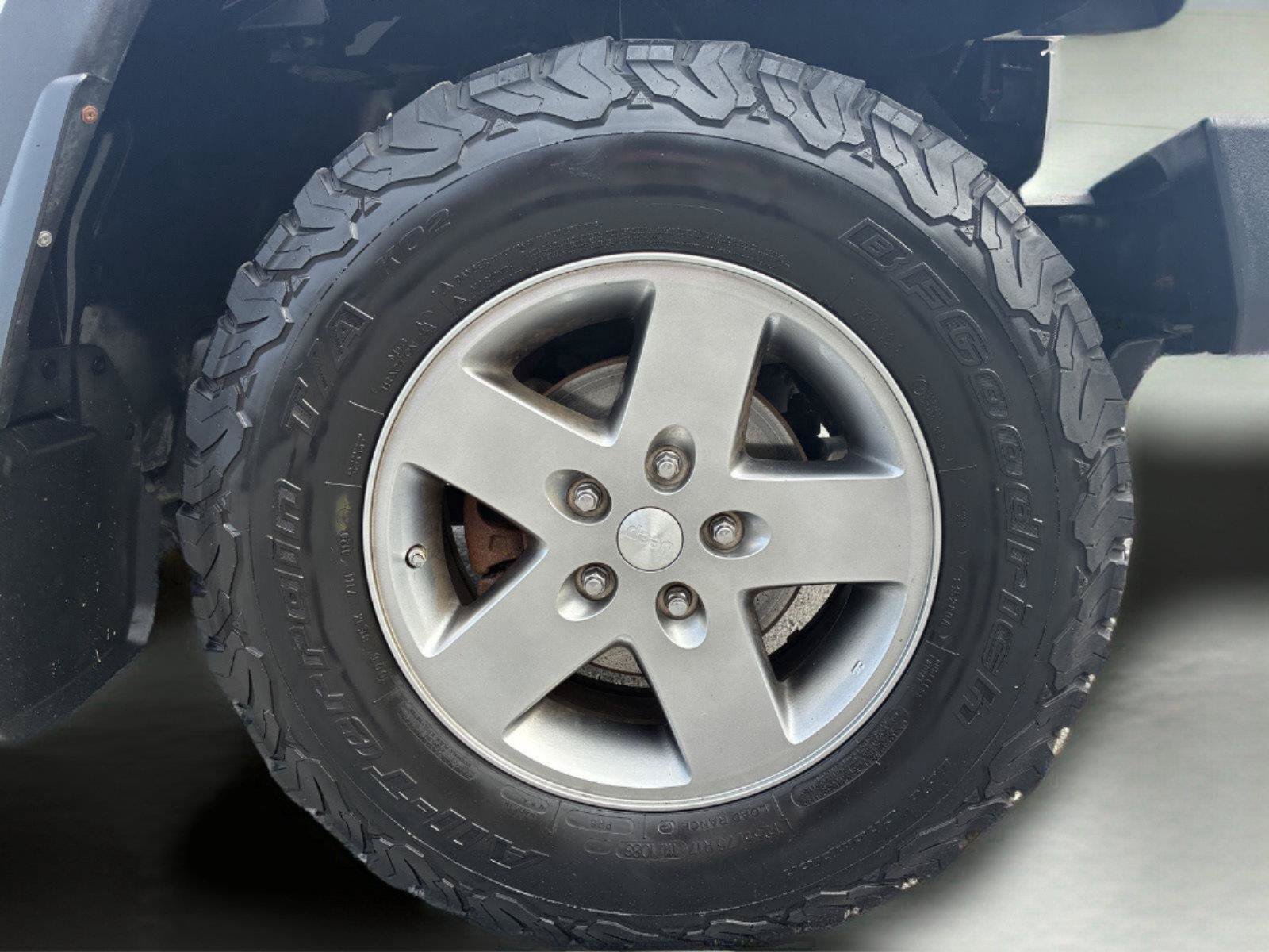 Used 2011 Jeep Wrangler Unlimited Rubicon AWD/4WD image 26
