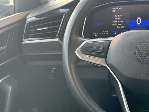 Used 2024 Volkswagen Jetta SE image 10