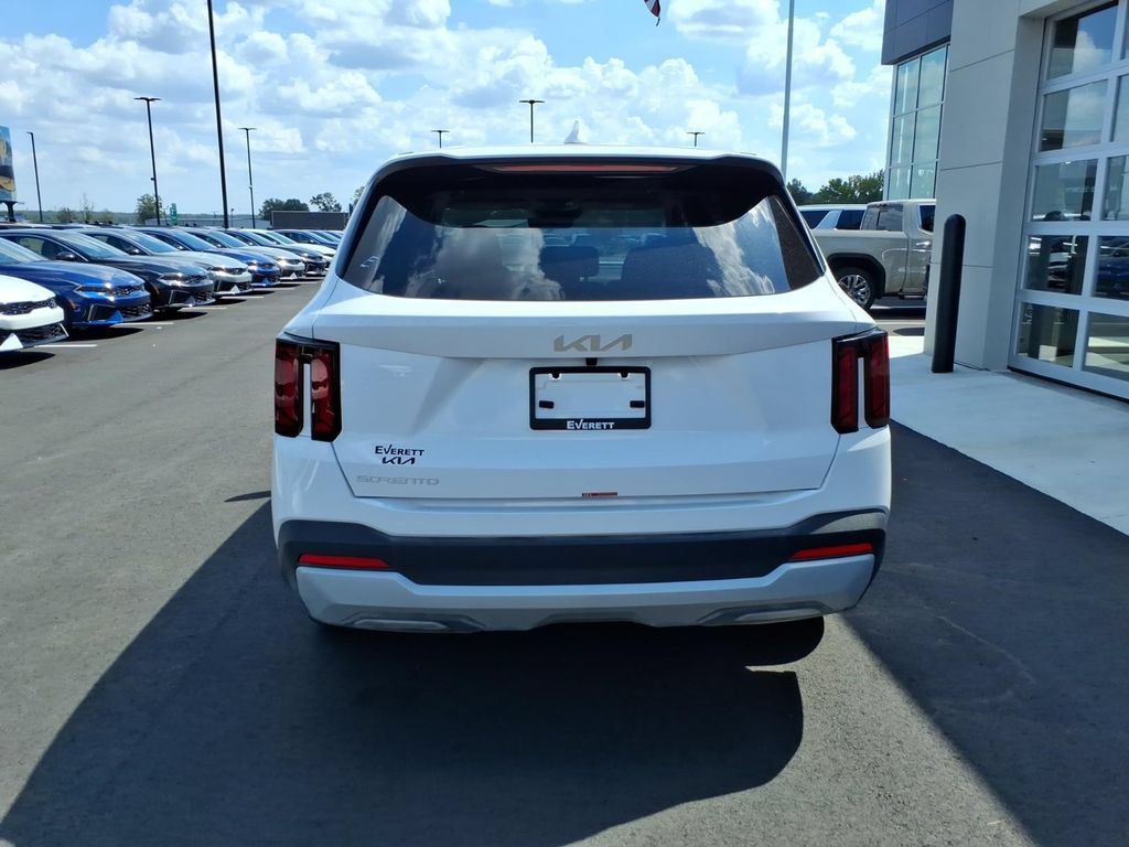 Certified 2026 Kia Sorento LX FWD image 5