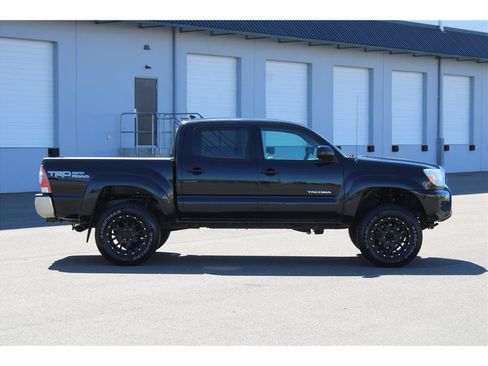 Used 2015 Toyota Tacoma 4x4 Double Cab w/ TRD Off-Road Package image 4
