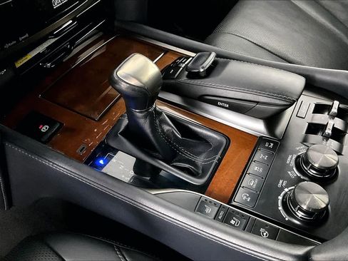 Used 2021 Lexus LX 570 4WD w/ 3rd Row & Luxury Pkg image 15