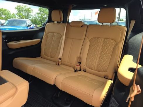 Used 2025 Jeep Grand Wagoneer Series III w/ Rear Seat Video Group 1 AWD/4WD image 32