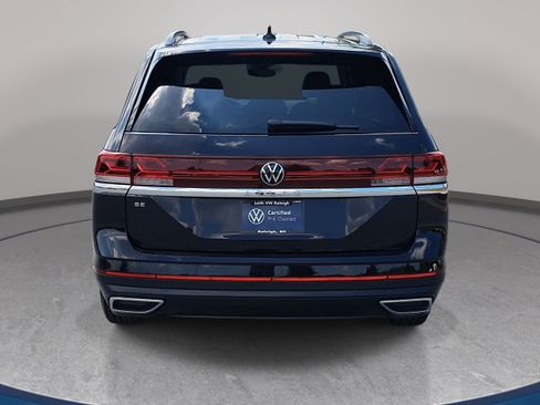 Certified 2025 Volkswagen Atlas SE FWD image 6