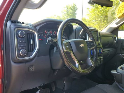 Used 2021 Chevrolet Silverado 1500 LT w/ Z71 Off-Road Package AWD/4WD image 17